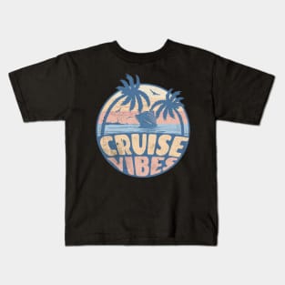 Cruise Vibes Retro Cruising Vacation Design Kids T-Shirt